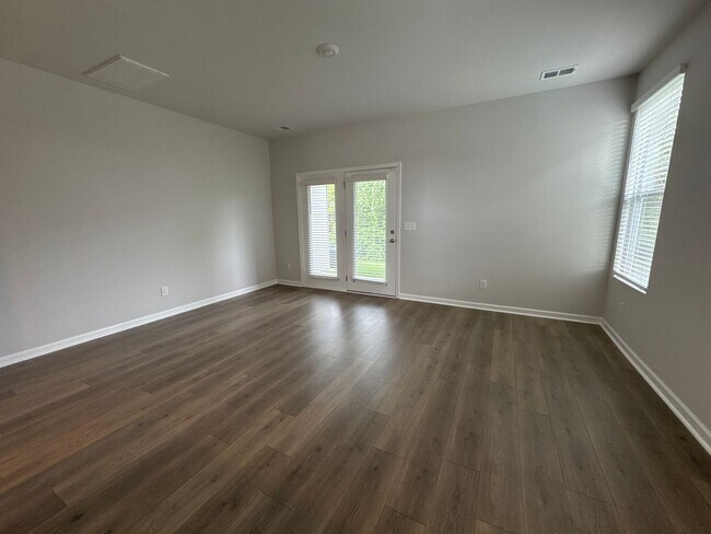 Building Photo - Beautiful 3BR/2.5BA Townhome in a Prime Lo...