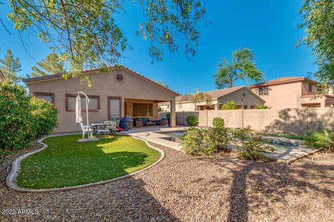 Building Photo - 2037 W Periwinkle Way