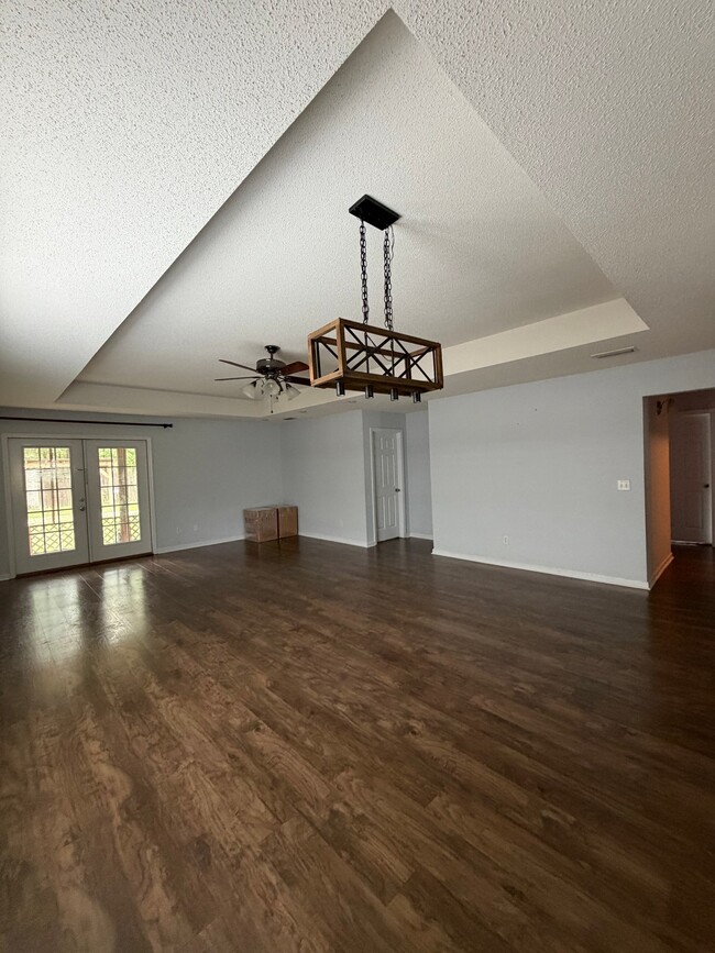 Building Photo - 109 Yuri Dr