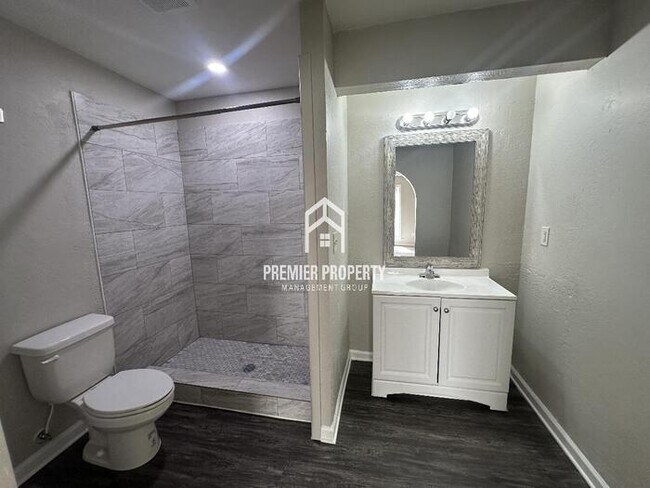 Building Photo - 5416 Fieldcrest Ave