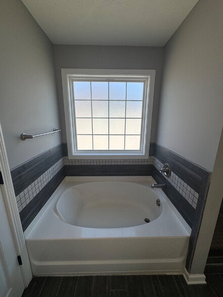 Building Photo - 1351 Freedom Dr