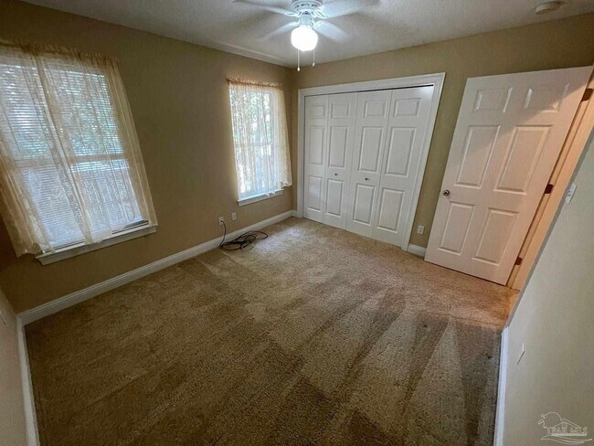 Building Photo - 5955 Hermitage Dr