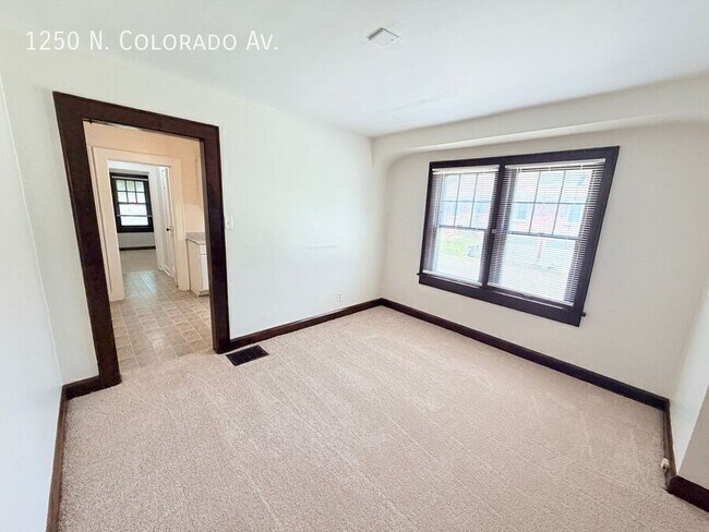 Building Photo - 1250 N Colorado Ave