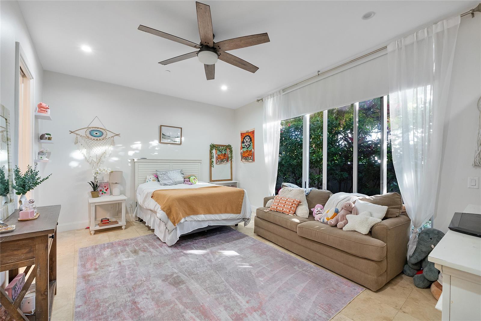 Building Photo - 3266 NE 15th St