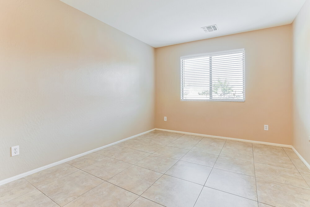 Building Photo - 1435 E Pryor Rd