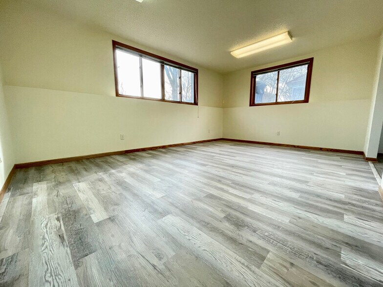 Building Photo - 902 W Lincoln Ave #2