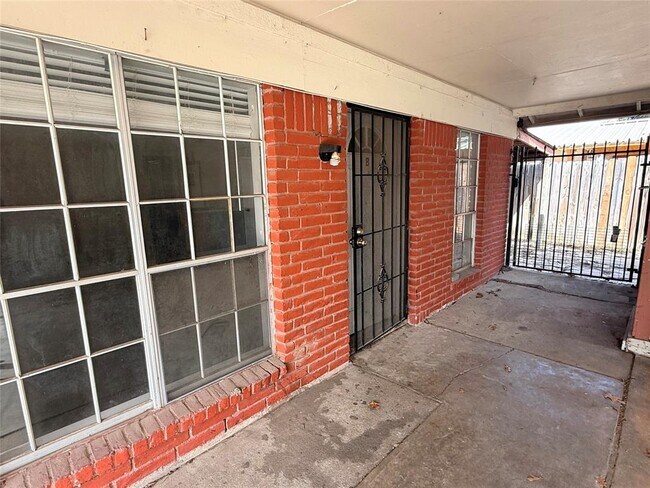 Building Photo - 9906 Randall Dr