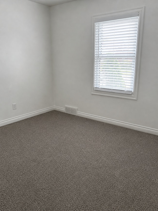 Building Photo - Fully Updated 3 Bedroom - 1 bathroom home