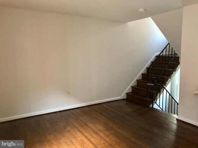 Building Photo - 900 24th St NW