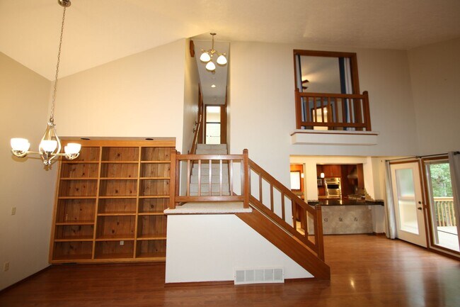 Building Photo - 4 Bedroom Eagle River Home!