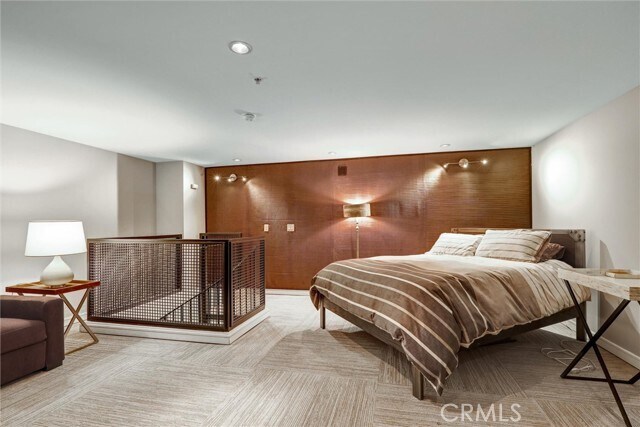 Building Photo - 350 W Ash St