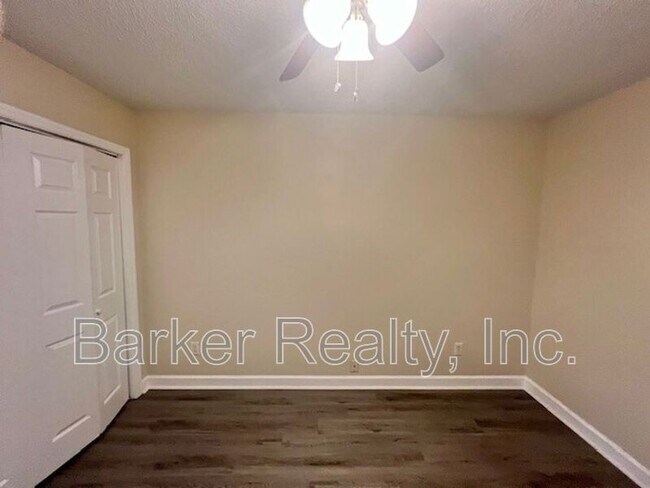 Building Photo - 1401 E Lenoir St