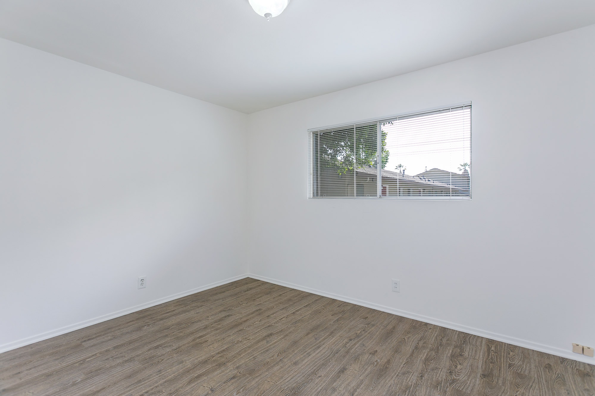 Building Photo - 660 W Sierra Madre Blvd