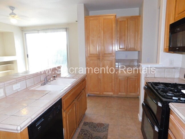 Building Photo - 4 br, 2 bath House - 4000 Saintsbury Drive