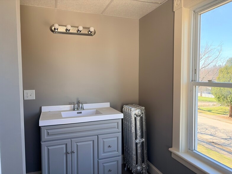 main bathroom - 25 Elm St