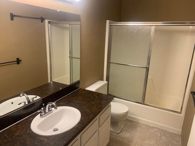 Building Photo - Single Level Near Southridge!!