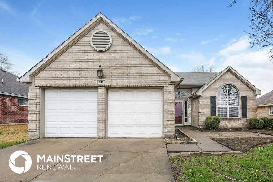 Primary Photo - 211 Meandering Way