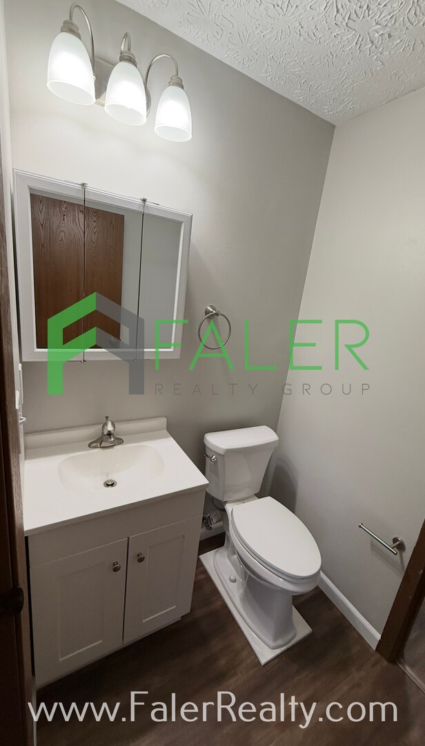 Building Photo - 5265-5303 Belle Isle Dr