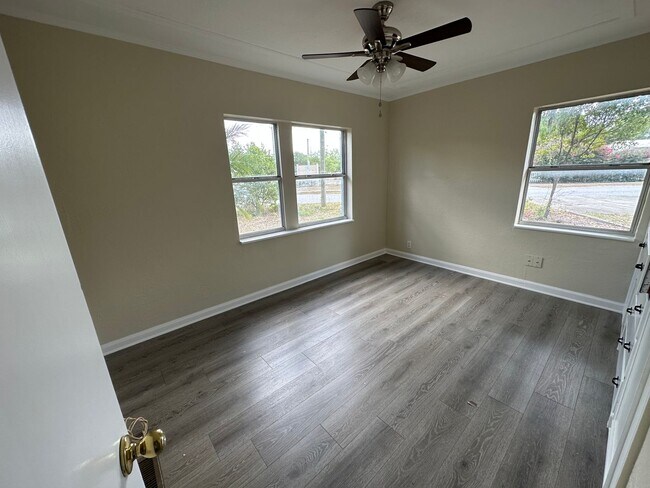 Building Photo - Eustis - 3 Bedroom, 1 Bathroom – $1795