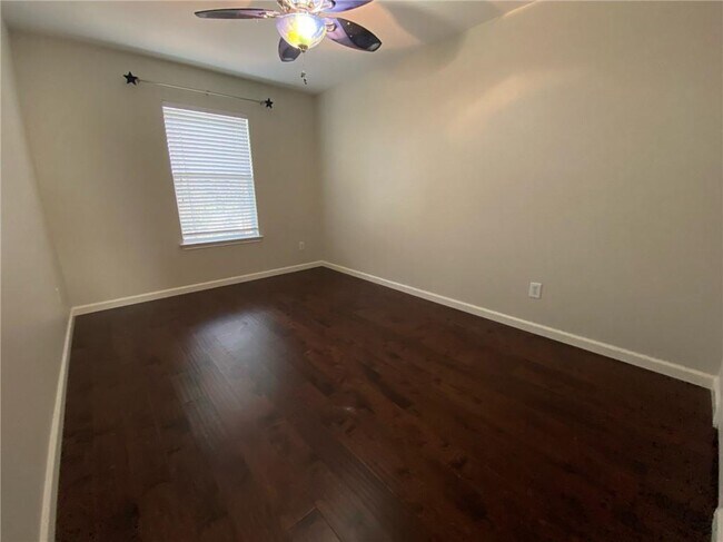 Building Photo - 141 Ruby Lake Dr