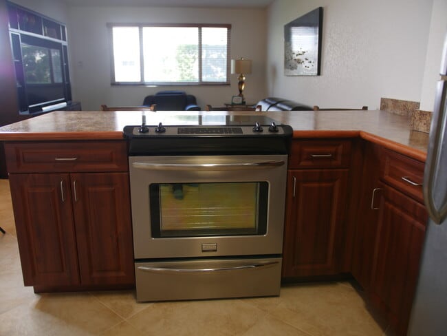 Building Photo - 2769 Garden Dr S