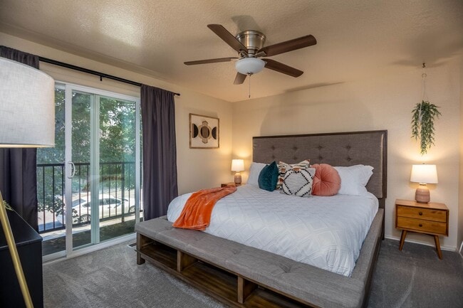 Building Photo - Sleek, Modern SE Boise Townhouse