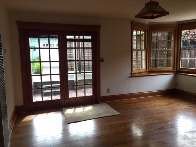 Building Photo - Charming home in great location with private studio unit