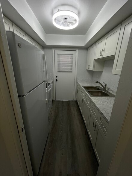 Building Photo - 1350 E Sample Rd