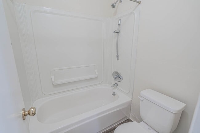 Building Photo - COMING SOON! Cozy 2 Bedroom Condo in Valencia!