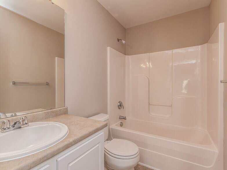 Building Photo - 384 Collinsworth Dr