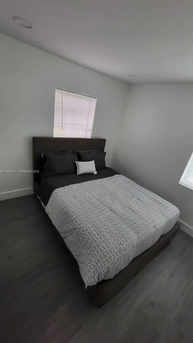 Building Photo - 821 NE 6th St