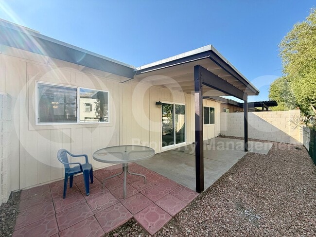 Building Photo - 5417 S Mitchell Dr