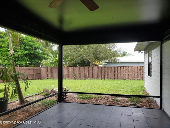 Building Photo - 255 8th Ct