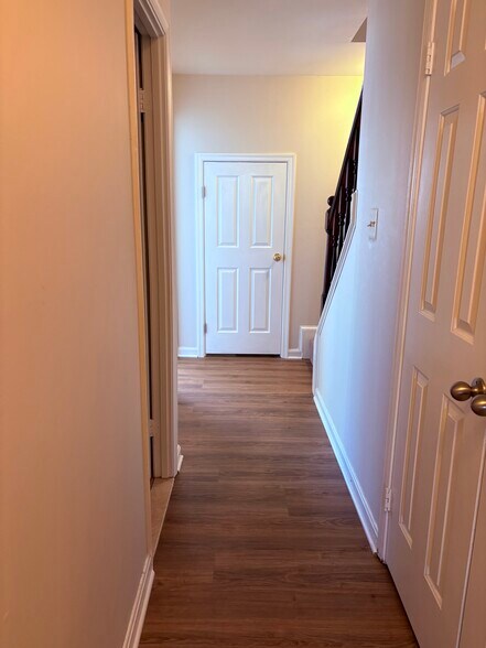 Building Photo - 21082 Gladstone Dr