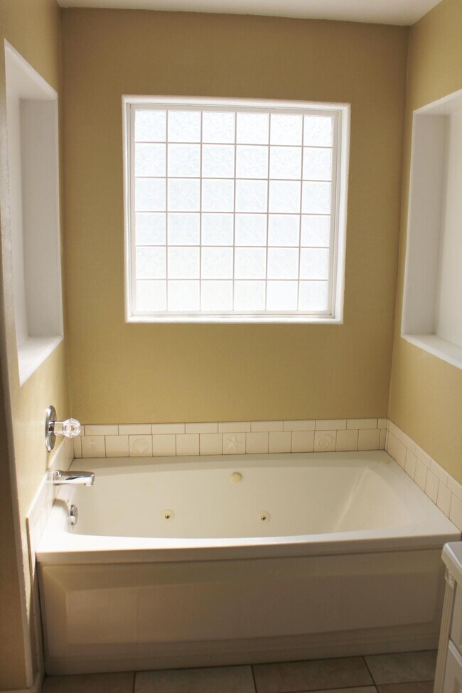 Building Photo - 8617 Olivera St