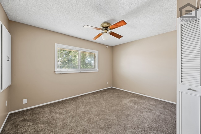 Building Photo - 2Bed/1.5Bath Townhome at 15th Ave/Camelback! Ready for Immediate Move-In!