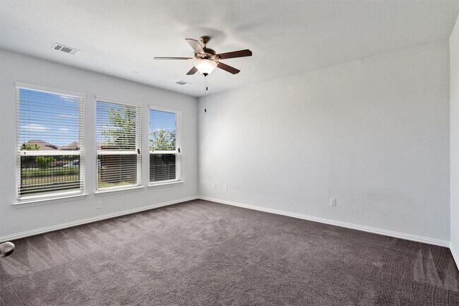 Building Photo - 497 Esperanza Dr