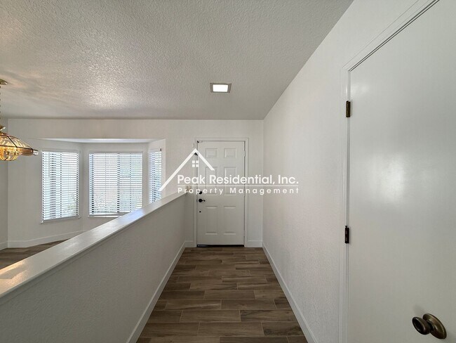 Building Photo - Wonderful Orangevale 4bd/2ba Home with 2 Car Garage!