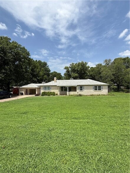 Primary Photo - 1918 W Wedington Dr