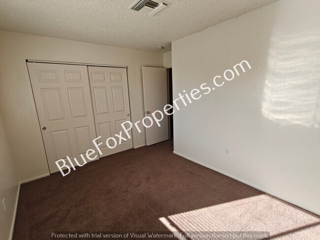 Building Photo - 4122 E Bermuda St