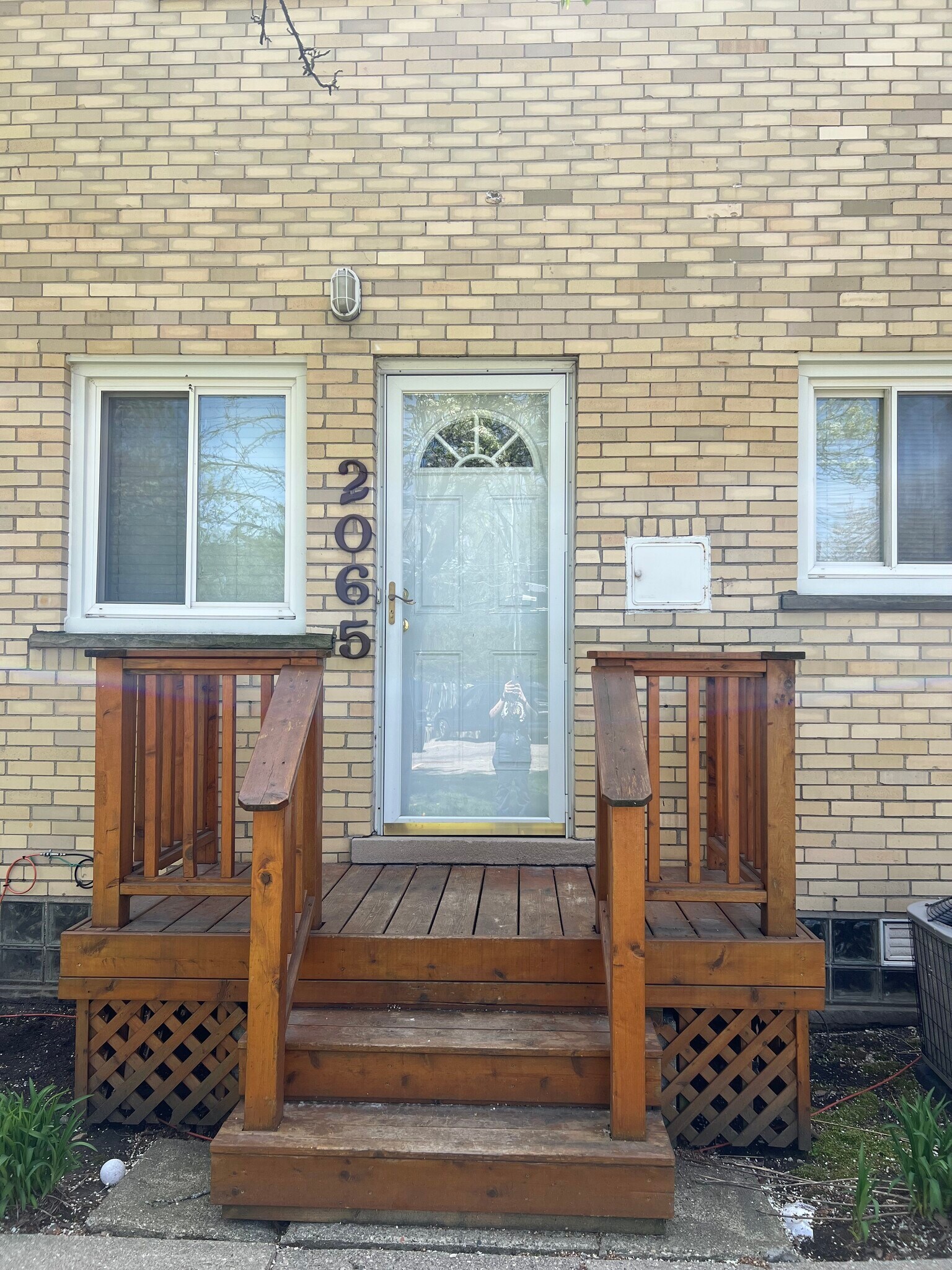 Building Photo - 2065 E Maple Rd
