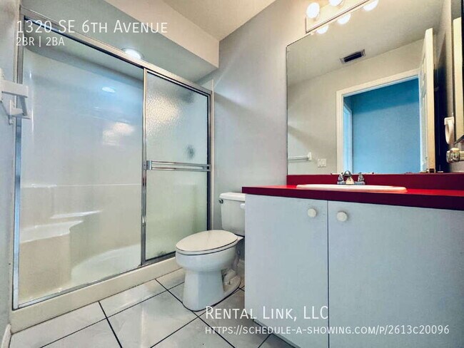 Building Photo - 1320 SE 6th Ave