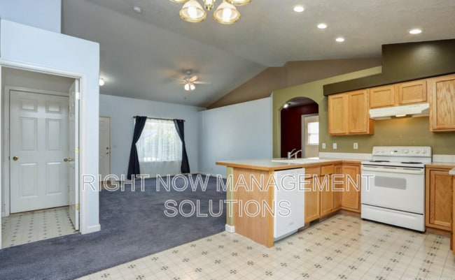 Building Photo - 815 S Pawnee Ave