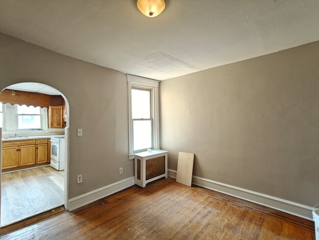 Building Photo - 409 N Daggett St
