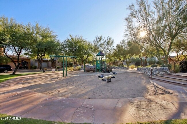 Building Photo - 9344 E Via De Vaquero Dr