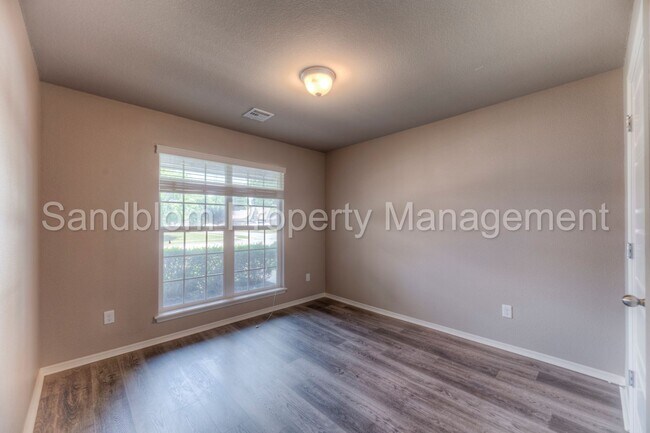 Building Photo - For Lease | Bixby | $2999 Rent | Available...