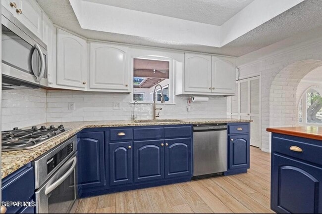 Building Photo - 5233 White Oak Dr
