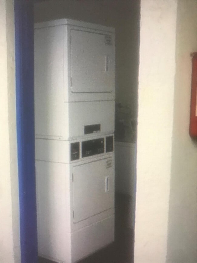 Building Photo - 3710 N Pine Island Rd