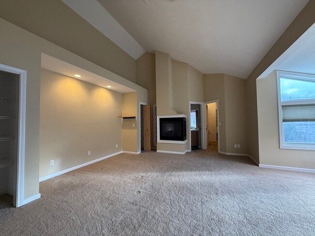 Building Photo - 227 Captain Eames Cir