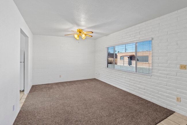 Building Photo - 4535 E Bellevue St